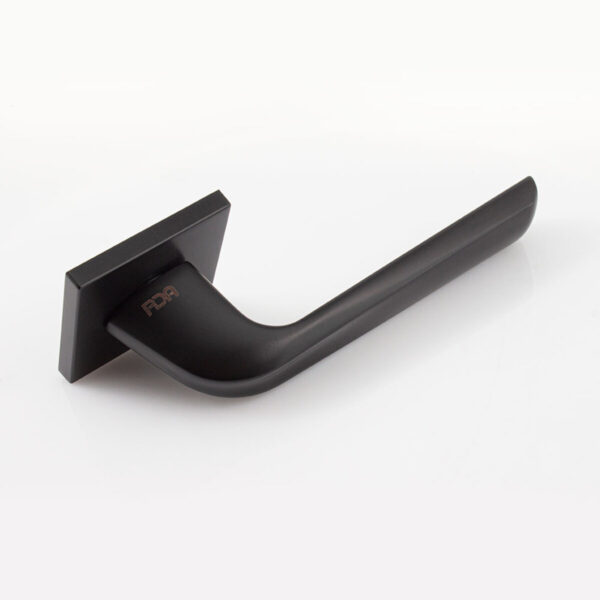 4b9e11d85f-2_resize_1200x1200.jpeg Дверна ручка RDA Lotus мат чорний R ф/з (роз 6мм)