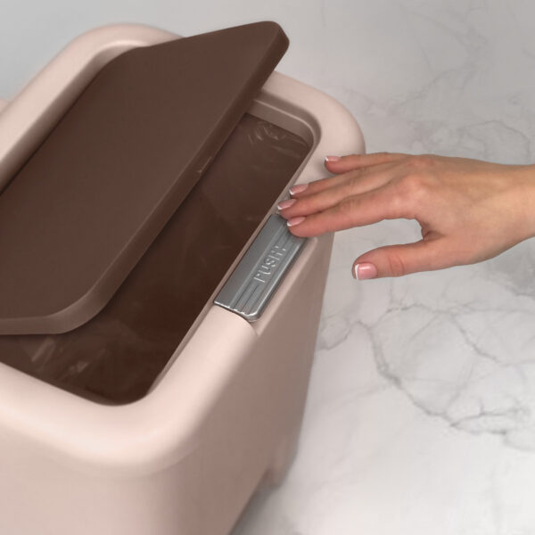 qbi4mmrwyefgestuu5tajomlsx1dotn8soicdwp3.jpg Відро для сміття з кришкою та педаллю 18L