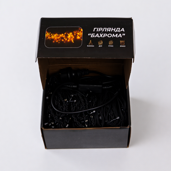 ulichnaya_girlyanda_bahroma_25_m_405_led_girlyanda_shtora_na_ulitsu_na_dom_chernyy_provod_zheltyy_4.png Вулична гірлянда Бахрома 25 м 405 LED чорний провід Жовтий 25MBY