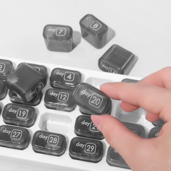 vv2rmggf9y5y0vnn9pk6fpgrfcyae1sar6xd0jc3.jpg Органайзер для таблеток на 31 день